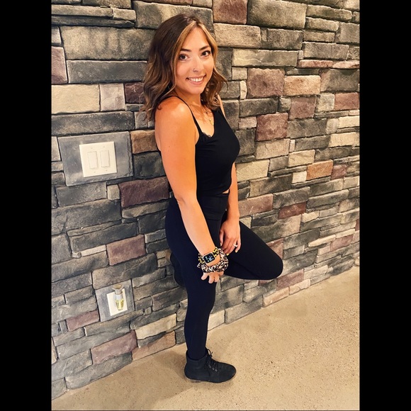 Meet your Posher, Elizabeth🦋 - Picture 2 of 3